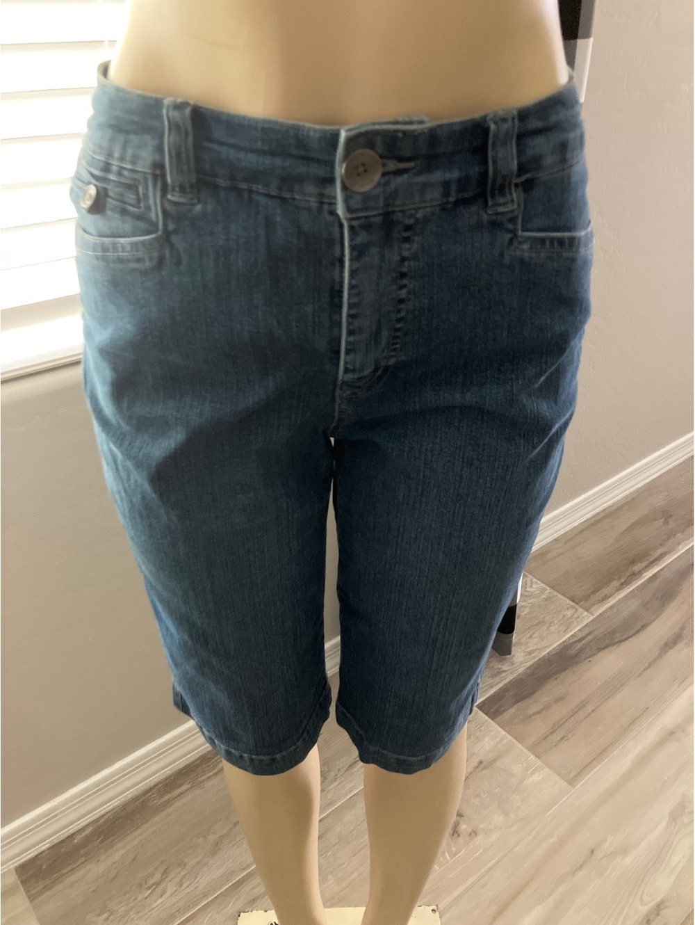 Preloved Bandolino Women's Denim Bermuda Shorts Size 6 #2059